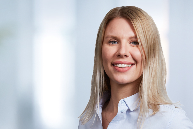 Porträt von Julia Blömer, Koordinatorin Schülerbetreuung.