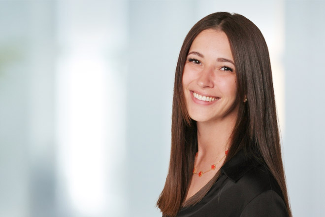 Porträt von Lisa Sachsenweger, Einrichtungsleitung Kinderhaus „Sausebraus“.