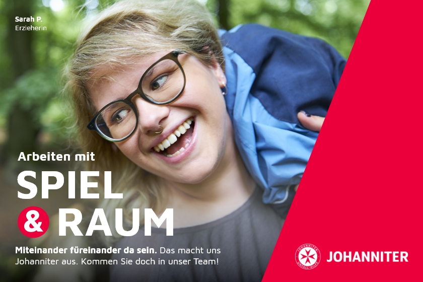 Ein Bild einer lachenden Erzieherin namens Sarah P. mit folgender Aufschrift: Arbeiten mit Spiel und Raum. Miteinander füreinander da sein. Das macht uns Johanniter aus. Kommen Sie doch in unser Team!