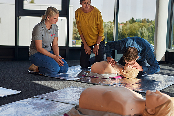 Demonstration der Mund zu Mund Beatmung