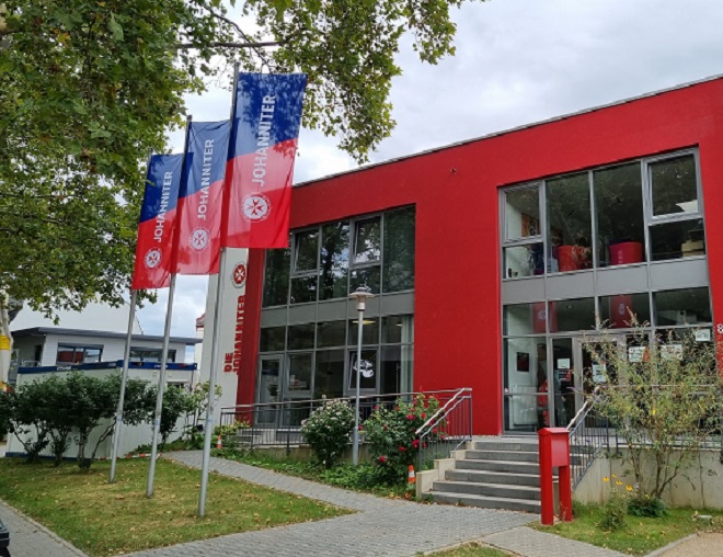Die Geschäftsstelle der Johanniter in Wiesbaden-Amöneburg in der Frontansicht.