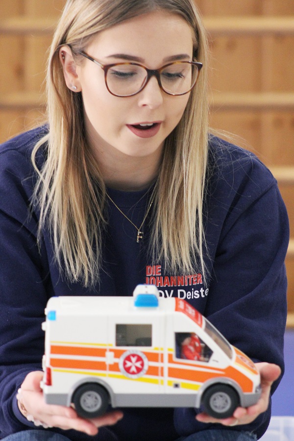 Die kindgerechten Erste-Hilfe-Kurse werden von qualifizierten Mitarbeitern der Johanniter durchgeführt.