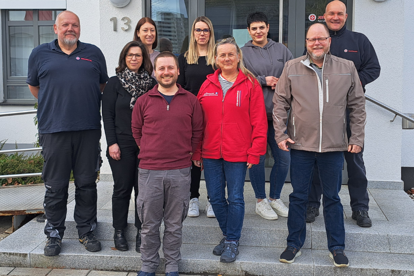 Bild zeigt die neun gewählten Mitglieder der Mitarbeitervertretung