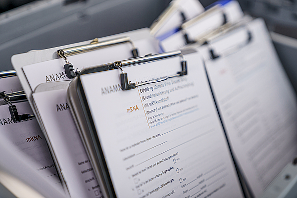 Anamnesebögen für die Corona-Schutzimpfung.