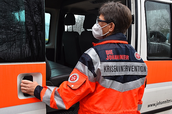 Ein Mitarbeiter des Kriseninterventionsteams im Einsatz.