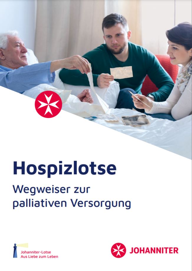 Deckblatt zum Hospizlotsen mit altem Mann im Bett zwei Menschen, die sich zusammen Fotos angucken