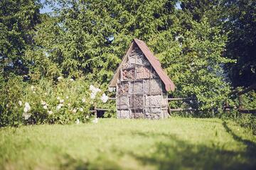 Insektenhotel im Garten