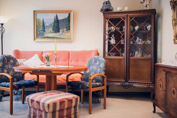 Gemütlich eingerichtete Aufenthaltsraum im Johanniter-Haus Empelde bei Hannover