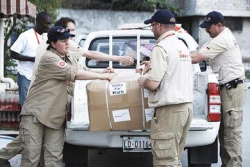 Mehr als 200.000 Menschen sterben 2010 in Haiti bei einem schweren Erdbeben. Die Johanniter leisten den größten Soforthilfe-Einsatz ihrer Geschichte.