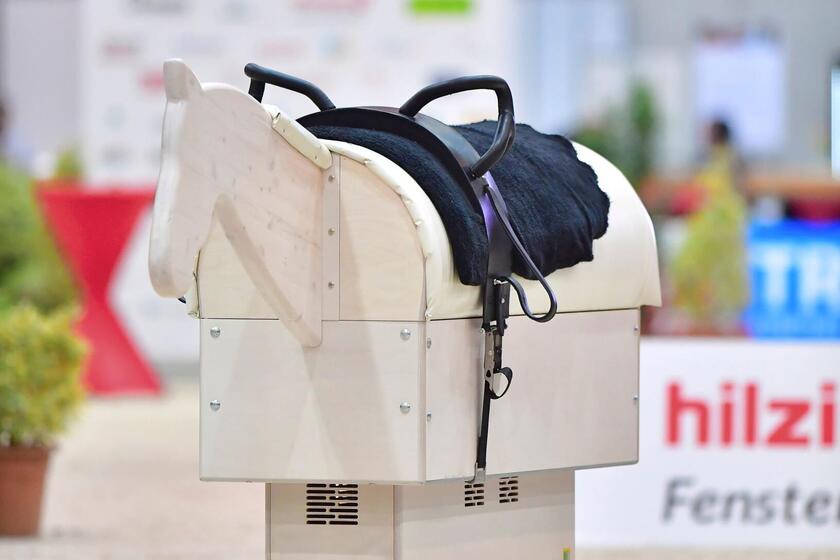 Mechanisches Pferd mit Bewegung für die Therapie