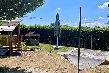 Garten mit Spielplatz