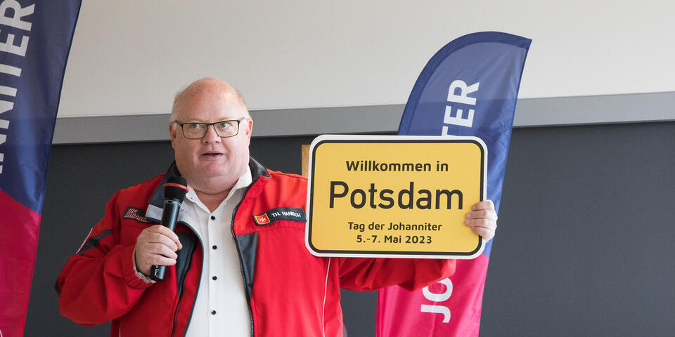 Landesvorstand Thomas Hanisch überreicht Siegerurkunden