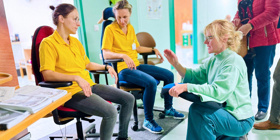 Spezielle ergonomische Büro- und Behandlungsstühle testen