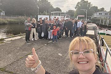 Selfie Gruppe und Teilnehmerin
