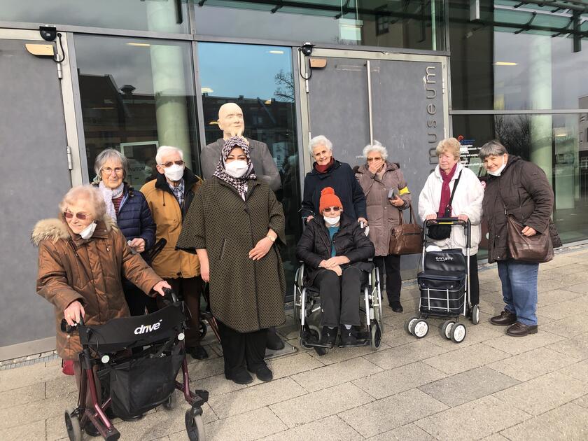 Unsere Gruppe vor dem Ballonmuseum in Gersthofen