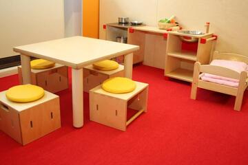 Spielecke Johanniter-Kinderkrippe an der Mittelschule in Wenzenbach