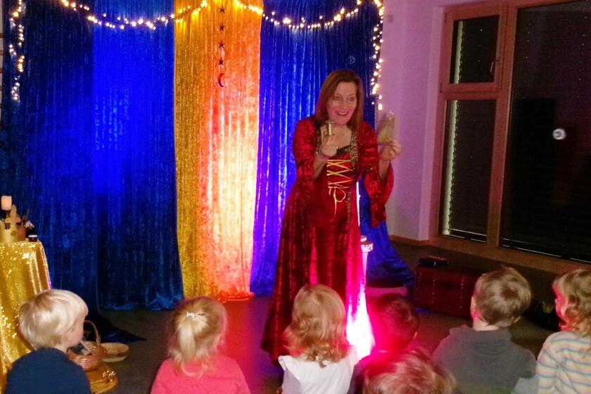 Sozialpädagogin Maria Zepf erzählt ein Märchen 
