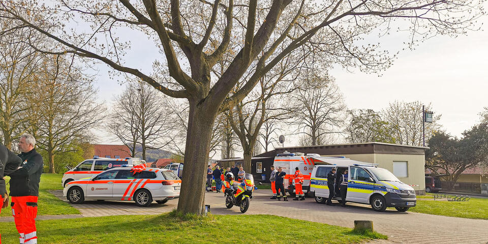 Rettungshundestaffel und andere Einsatzkräfte