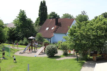 Gesamtansicht Garten Johanniter-Kindertagesstätte "Burgspatzen"