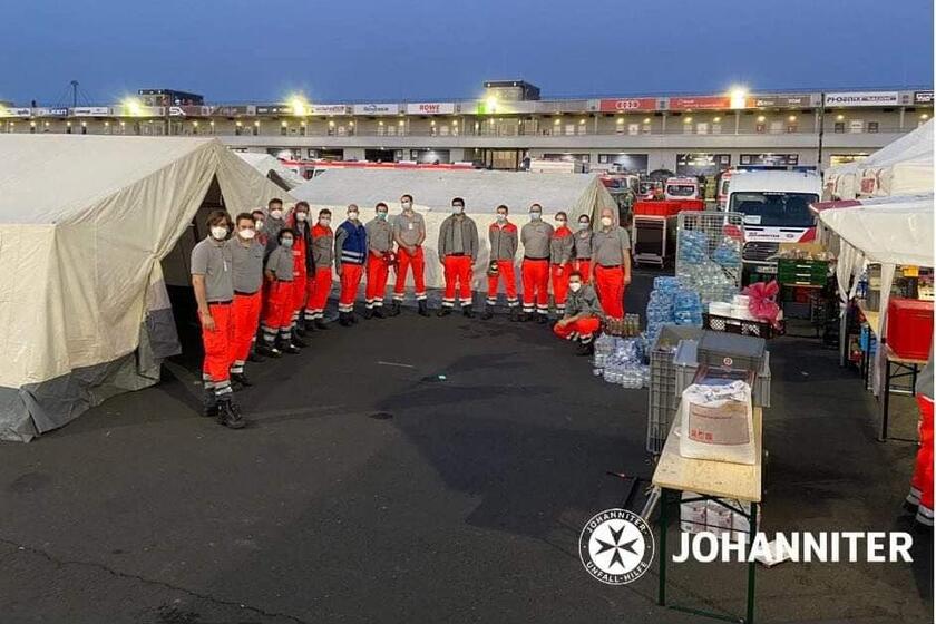 Unsere Einsatzkräfte haben einen Beteuungsplatz für 50 Personen in einer Grundschule in Bad Bodendorf eingerichtet.