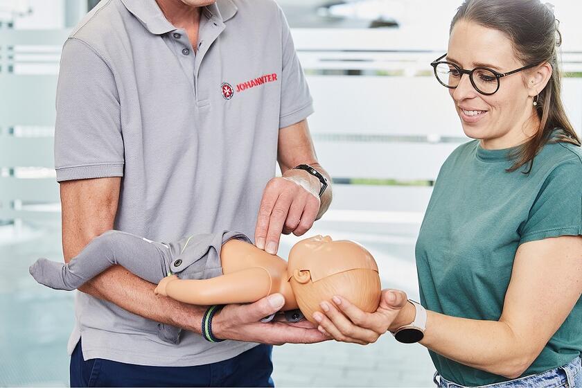 Im Kurs Erste-Hilfe am Kind lernen Sie die Erstversorgung von Kindernotfällen. 