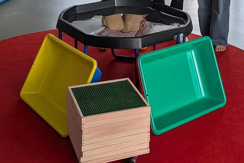 Tuff-Tray-Tablett und Sinneswannen