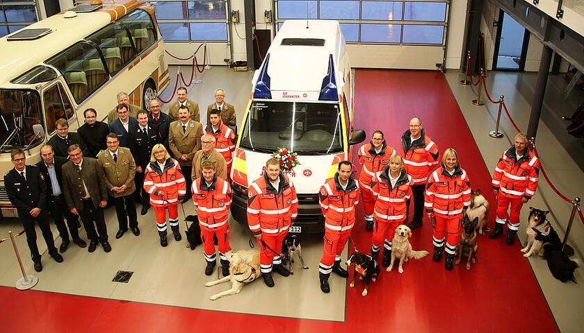 Gruppenfoto Einsatzkräfte Johanniter Ortsverband Großköllnbach