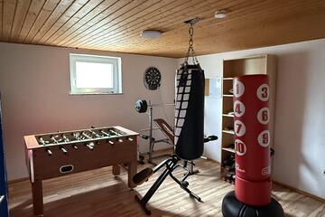 Intensivpädagogische Jugendwohngruppe Liesenich: Trainingsraum mit Boxsack