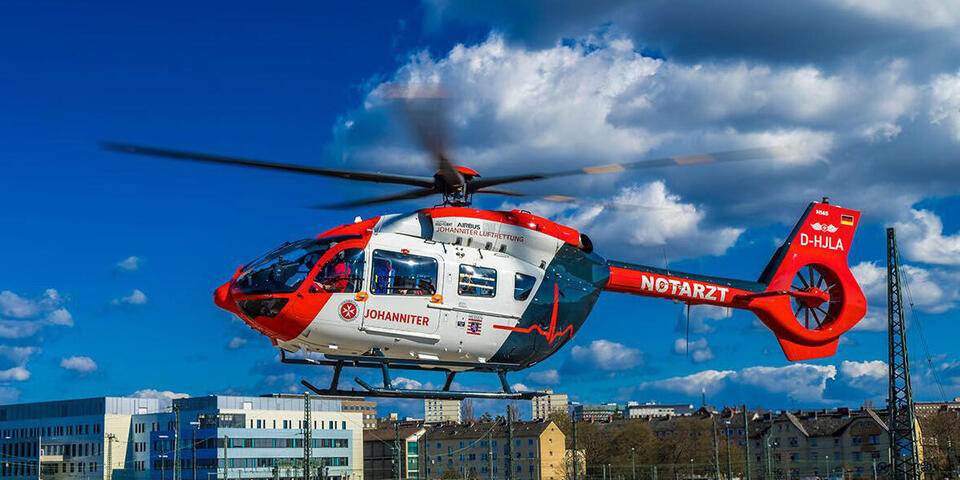 Hubschrauber landet an der Luftrettungsstation Gießen