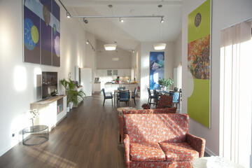 Der Aufenthaltsraum im Hospizhaus Heidekreis lädt zum Verweilen ein