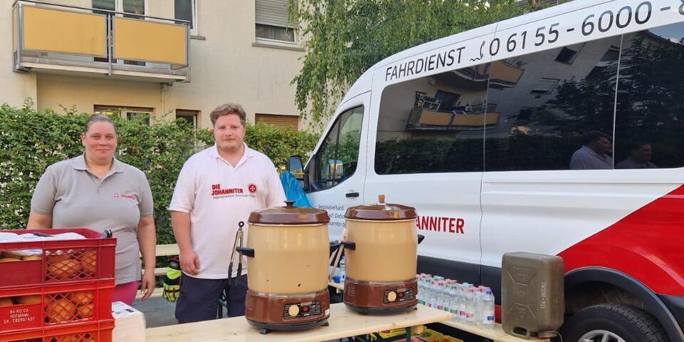 Versorgung der Einsatzkräfte mit Essen bei der Übung