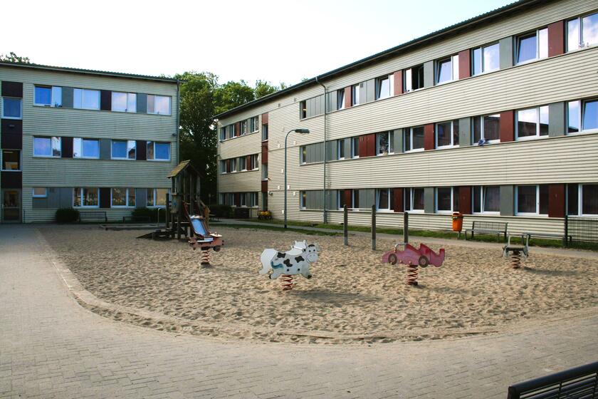 Spielplatz im Innenhof der Einrichtung
