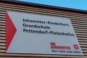 Schild Johanniter-Kinderhort Pettendorf