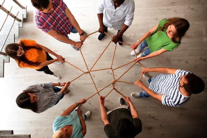 Jugendgruppe beim Teamspiel