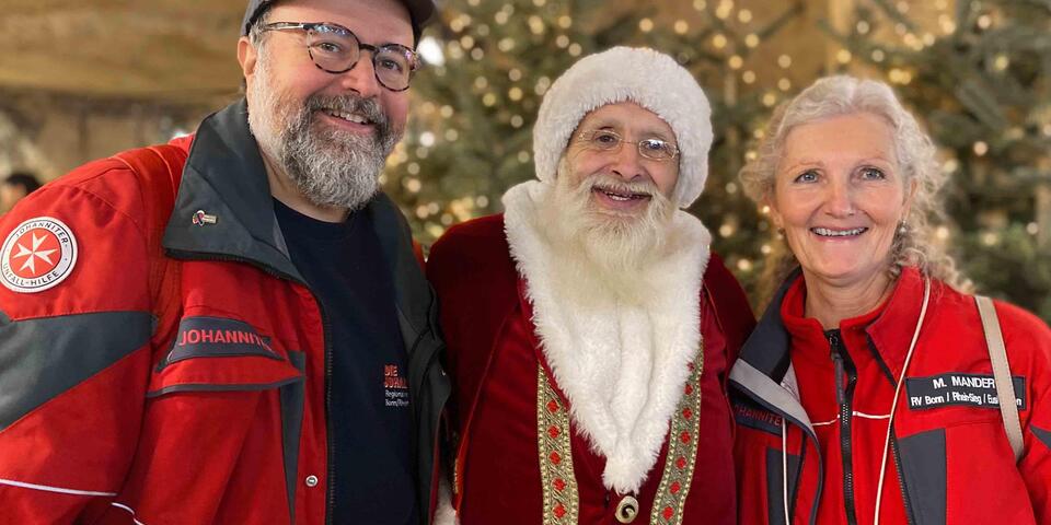 Sintaklaas mit dem Team der Hochwasserhilfe