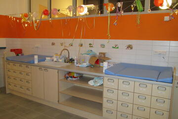 Wickeltisch Johanniter-Krabbelstube "Regentalkinder"