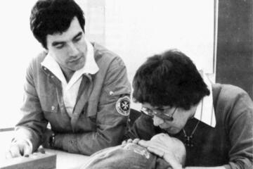 Kurs zur Ersten Hilfe am Kind im Jahr 1987.