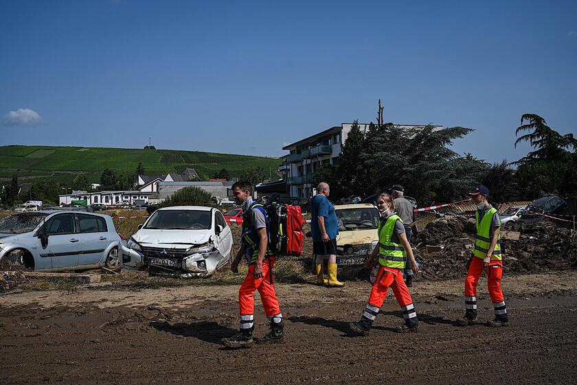Ein Betreuungsteam der Johanniter unterwegs im Hochwassergebiet Ahrweiler.