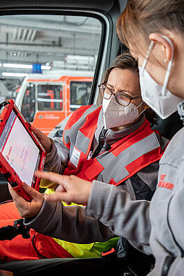 Rettungsdienst fährt los