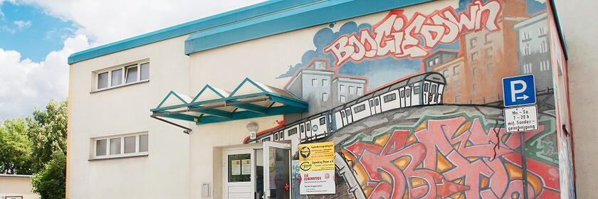 Die Soziale Gruppenarbeit Plauen befindet sich in der Plattenbausiedlung Chrieschwitz.