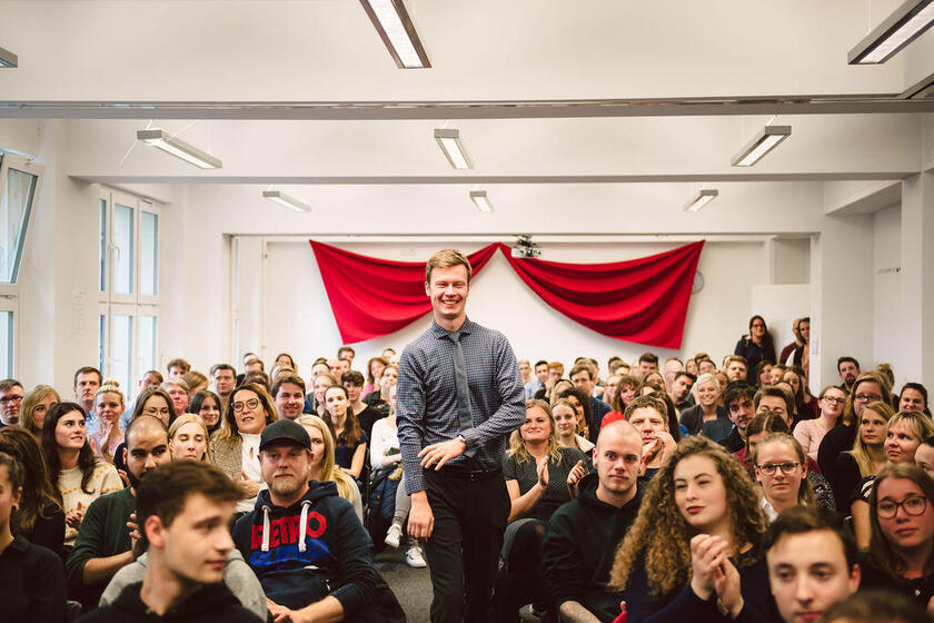 Ein Blick ins Plenum von vorne