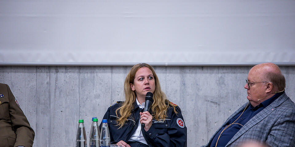 Lisa Hergetz bei der Podiumsdiskussion