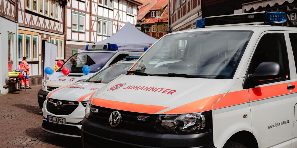 Johanniter-Einsatzfahrzeuge