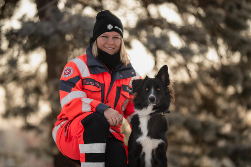 Sabrina und Coco von der Johanniter-Rettungshundestaffel Baden-Karlsruhe