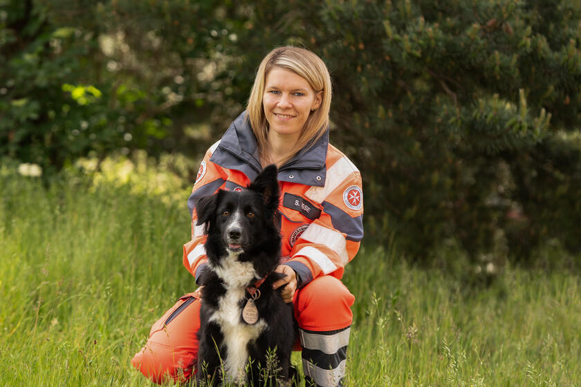 Sabrina und Coco von der Johanniter-Rettungshundestaffel Baden-Karlsruhe