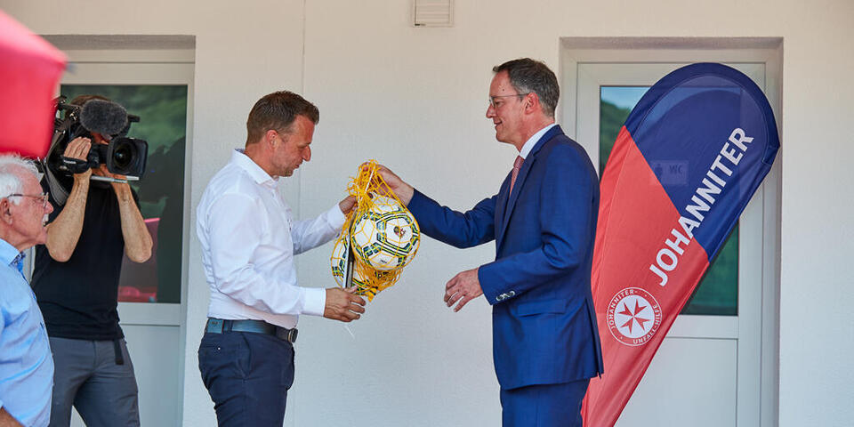 Michael Ebling, Staatsminister im Ministerium des Innern und für Sport, RLP (re) und Christian Görg, Vorstand im Regionalverband Mittelrhein der Johanniter-Unfall-Hilfe e.V. (li)