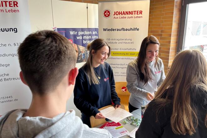 Stand der Johanniter bei der Berufsbörse der Realschule Ahrweiler