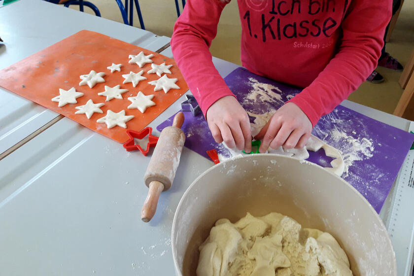 Backaktion in der Mittagsbetreuung Obertrubach