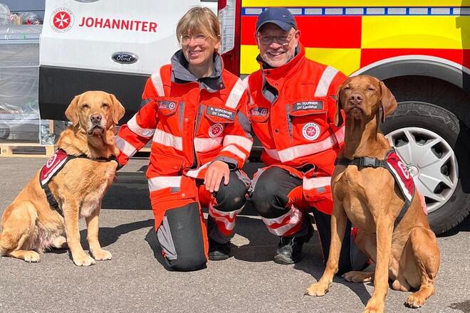 Thomas Tournier und Birgit Wurzacher mit ihren Hunden