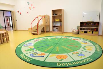gelber Gruppenraum Johanniter-Kinderkrippe "Turmwichtel"